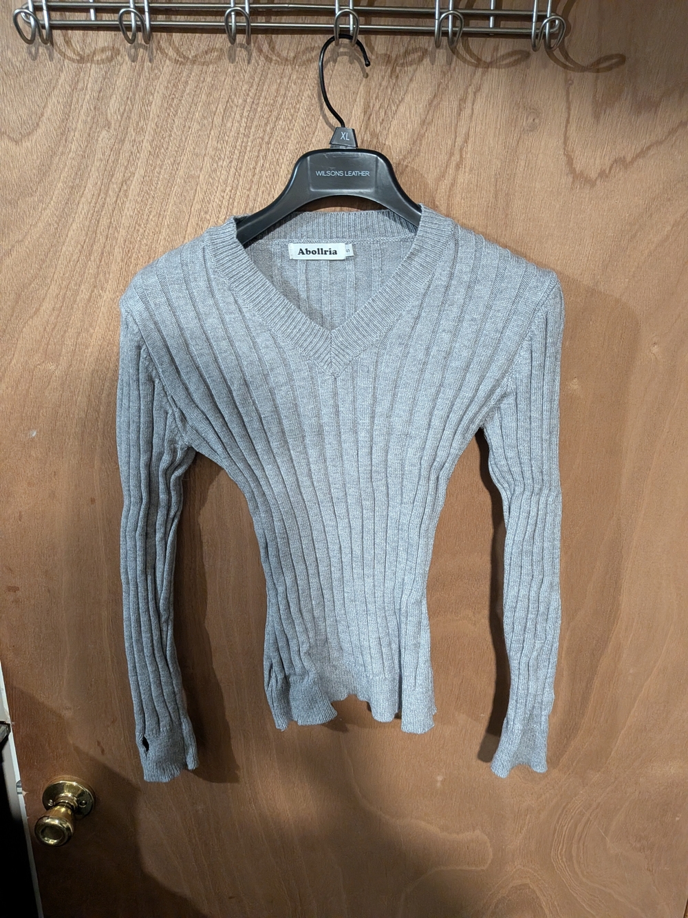 Women's Ribbed V-Neck Sweater - Light Gray